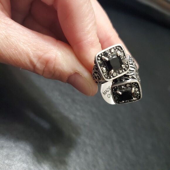 *Sale* Silver tone black stone ring with sparkle size 6.25 - Picture 8 of 8